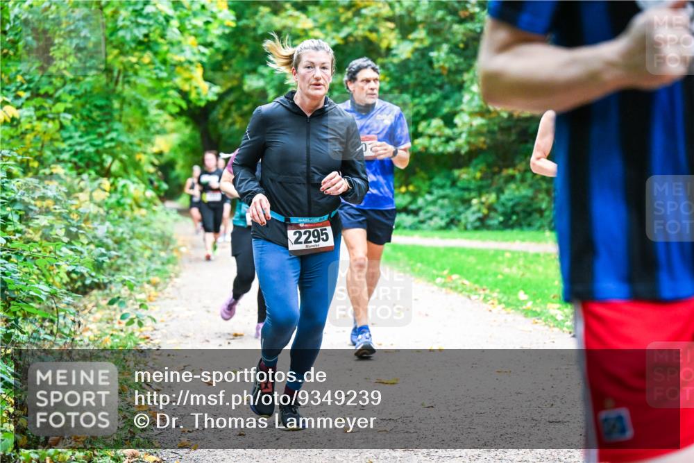 12.10.2025 - Bramfelder Halbmarathon 2025 Dr. Thomas Lammeyer http://msf.ph/oto/9349239 12.10.2025 10:30:04 Laufen 2295 meine-sportfotos.de