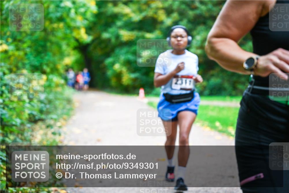 12.10.2025 - Bramfelder Halbmarathon 2025 Dr. Thomas Lammeyer http://msf.ph/oto/9349301 12.10.2025 10:30:15 Laufen 2317 meine-sportfotos.de