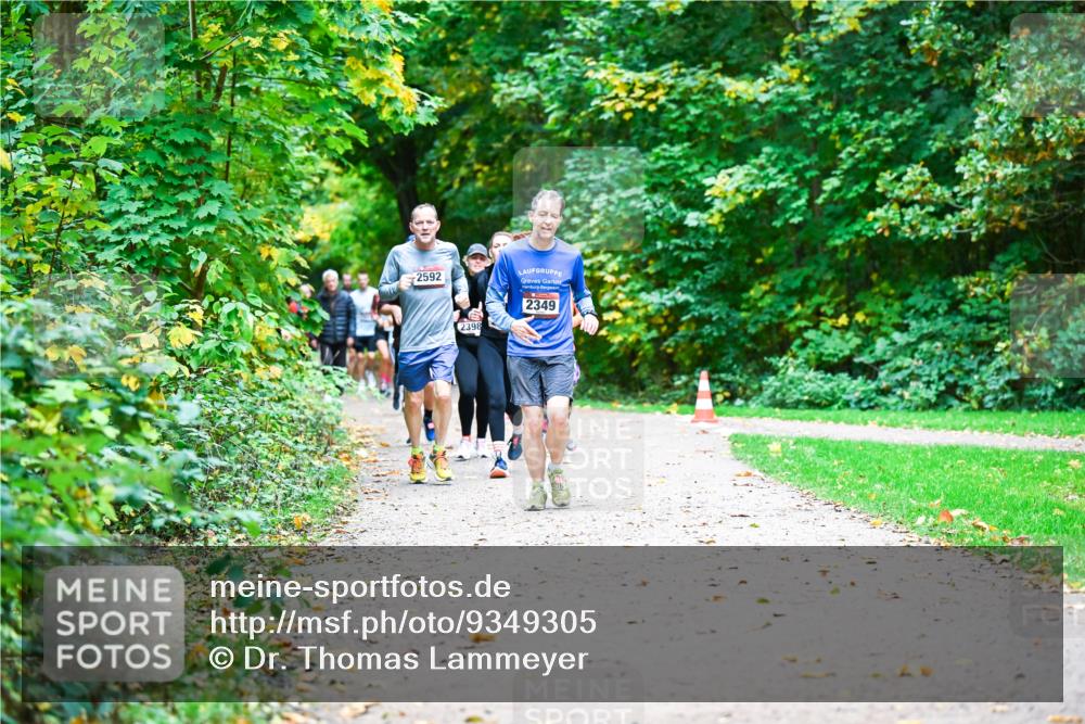 12.10.2025 - Bramfelder Halbmarathon 2025 Dr. Thomas Lammeyer http://msf.ph/oto/9349305 12.10.2025 10:30:24 Laufen 2592, 2398, 2349 meine-sportfotos.de