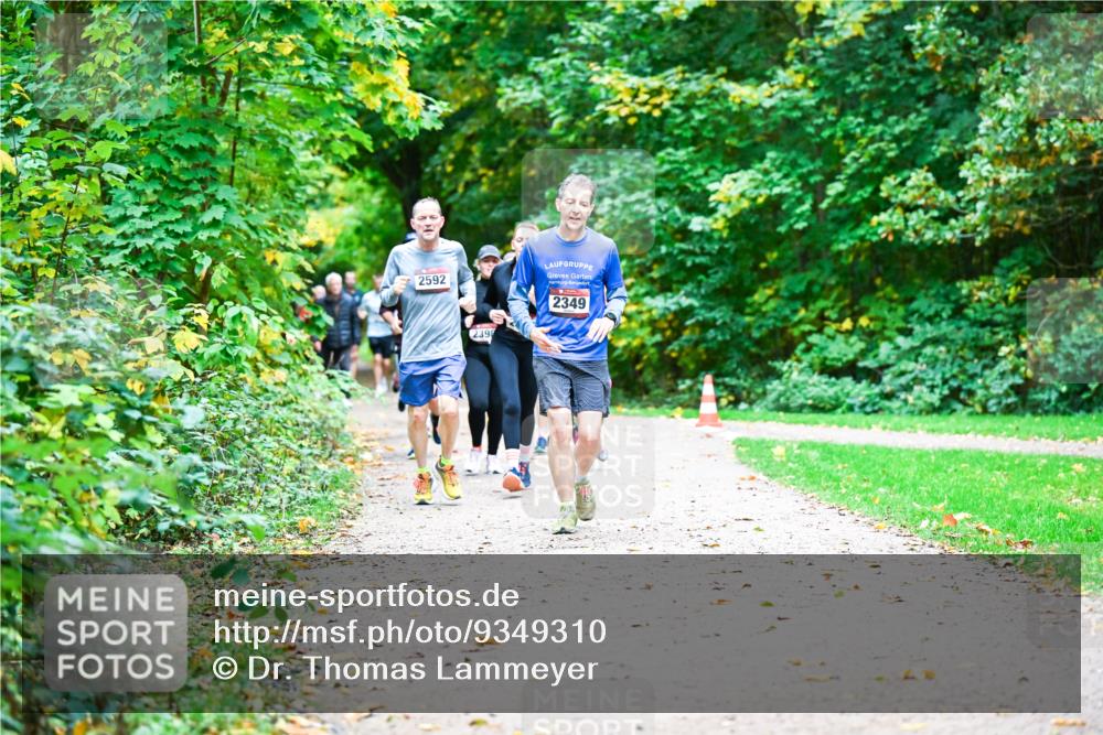 12.10.2025 - Bramfelder Halbmarathon 2025 Dr. Thomas Lammeyer http://msf.ph/oto/9349310 12.10.2025 10:30:25 Laufen 2592, 2398, 2349 meine-sportfotos.de
