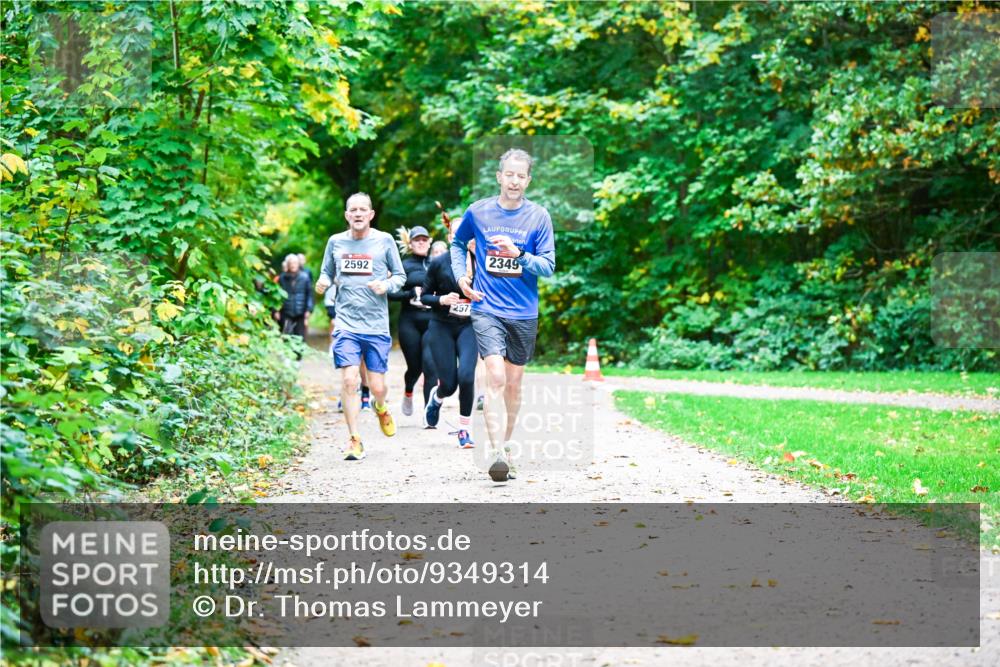 12.10.2025 - Bramfelder Halbmarathon 2025 Dr. Thomas Lammeyer http://msf.ph/oto/9349314 12.10.2025 10:30:25 Laufen 2592, 257, 2349 meine-sportfotos.de