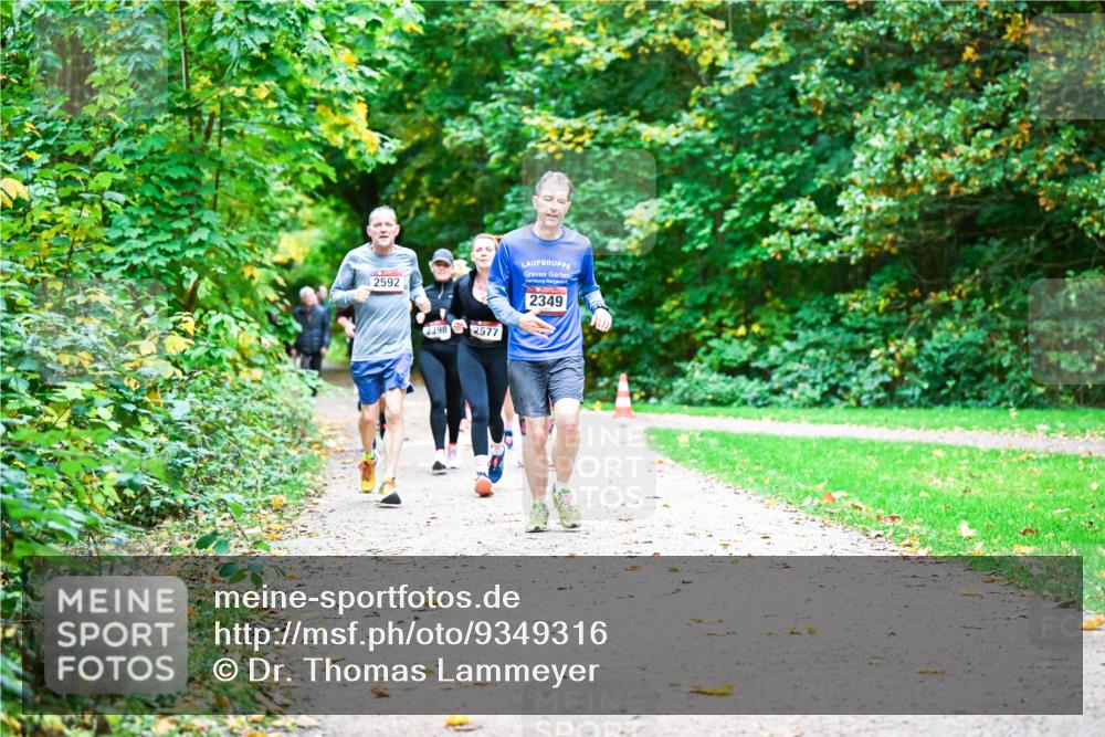12.10.2025 - Bramfelder Halbmarathon 2025 Dr. Thomas Lammeyer http://msf.ph/oto/9349316 12.10.2025 10:30:25 Laufen 2592, 2398, 2577, 2349 meine-sportfotos.de