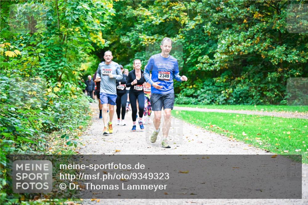 12.10.2025 - Bramfelder Halbmarathon 2025 Dr. Thomas Lammeyer http://msf.ph/oto/9349323 12.10.2025 10:30:26 Laufen 2592, 2398, 2577, 2399, 2349 meine-sportfotos.de