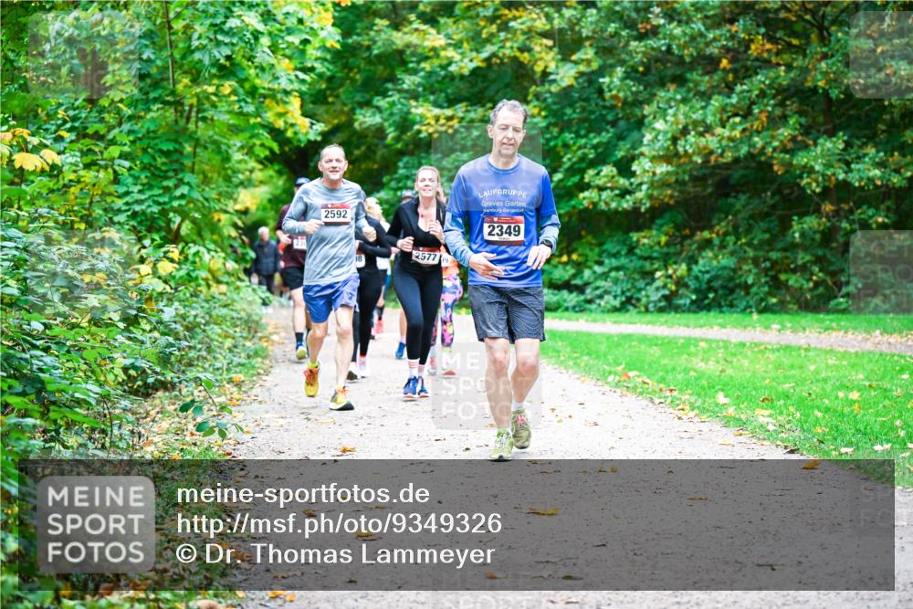 12.10.2025 - Bramfelder Halbmarathon 2025 Dr. Thomas Lammeyer http://msf.ph/oto/9349326 12.10.2025 10:30:27 Laufen 2592, 2577, 2349 meine-sportfotos.de
