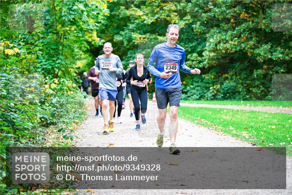 12.10.2025 - Bramfelder Halbmarathon 2025 Dr. Thomas Lammeyer http://msf.ph/oto/9349328 12.10.2025 10:30:27 Laufen 2592, 98, 2577, 2349 meine-sportfotos.de