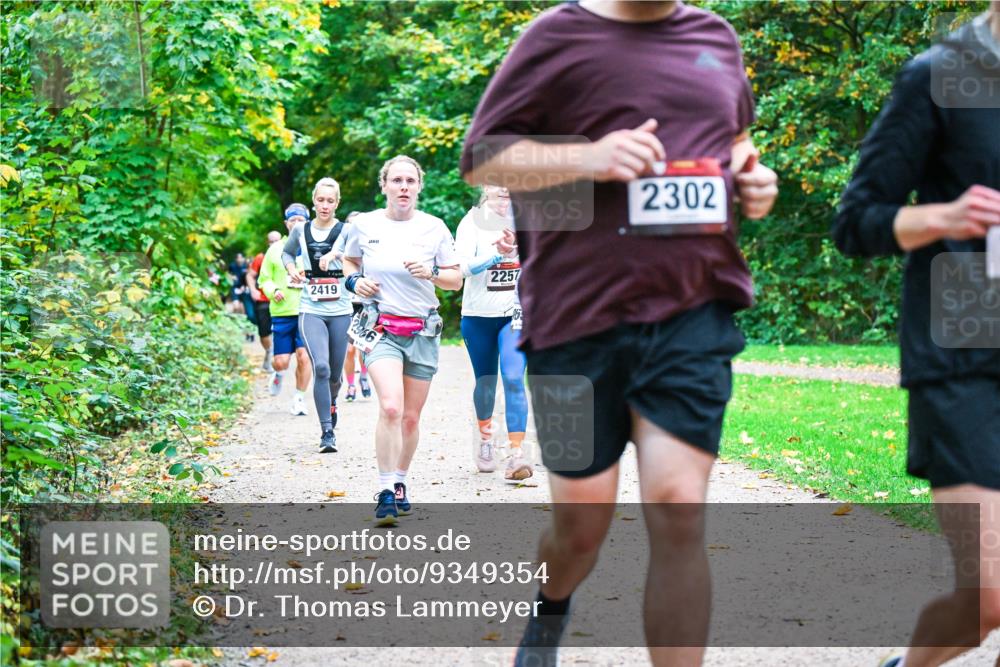 12.10.2025 - Bramfelder Halbmarathon 2025 Dr. Thomas Lammeyer http://msf.ph/oto/9349354 12.10.2025 10:30:33 Laufen 2419, 2966, 2257, 2302 meine-sportfotos.de