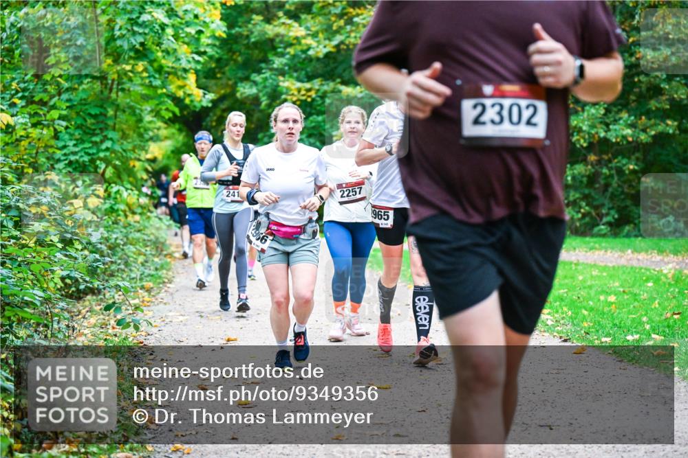 12.10.2025 - Bramfelder Halbmarathon 2025 Dr. Thomas Lammeyer http://msf.ph/oto/9349356 12.10.2025 10:30:33 Laufen 241, 2257, 1965, 142, 2302 meine-sportfotos.de