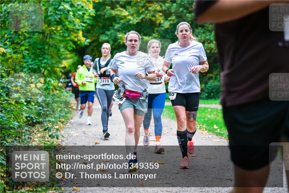 12.10.2025 - Bramfelder Halbmarathon 2025 Dr. Thomas Lammeyer http://msf.ph/oto/9349359 12.10.2025 10:30:33 Laufen 2419, 2966, 8141, 257, 965, 8142 meine-sportfotos.de