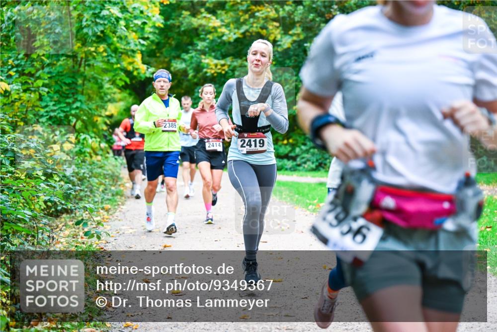 12.10.2025 - Bramfelder Halbmarathon 2025 Dr. Thomas Lammeyer http://msf.ph/oto/9349367 12.10.2025 10:30:35 Laufen 2389, 2414, 2419, 387, 2956 meine-sportfotos.de