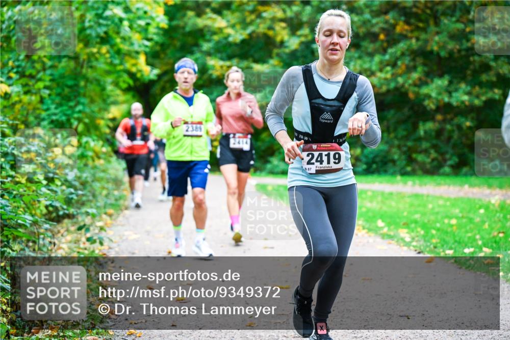12.10.2025 - Bramfelder Halbmarathon 2025 Dr. Thomas Lammeyer http://msf.ph/oto/9349372 12.10.2025 10:30:35 Laufen 2389, 2414, 34, 2419, 8, 87 meine-sportfotos.de