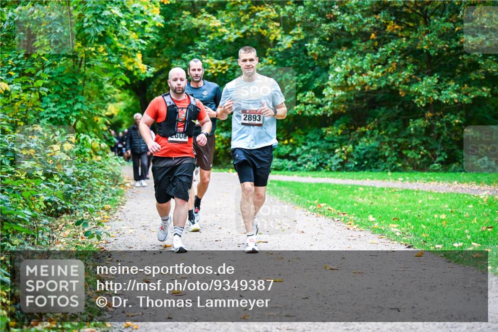 12.10.2025 - Bramfelder Halbmarathon 2025 Dr. Thomas Lammeyer http://msf.ph/oto/9349387 12.10.2025 10:30:38 Laufen 608, 2893 meine-sportfotos.de