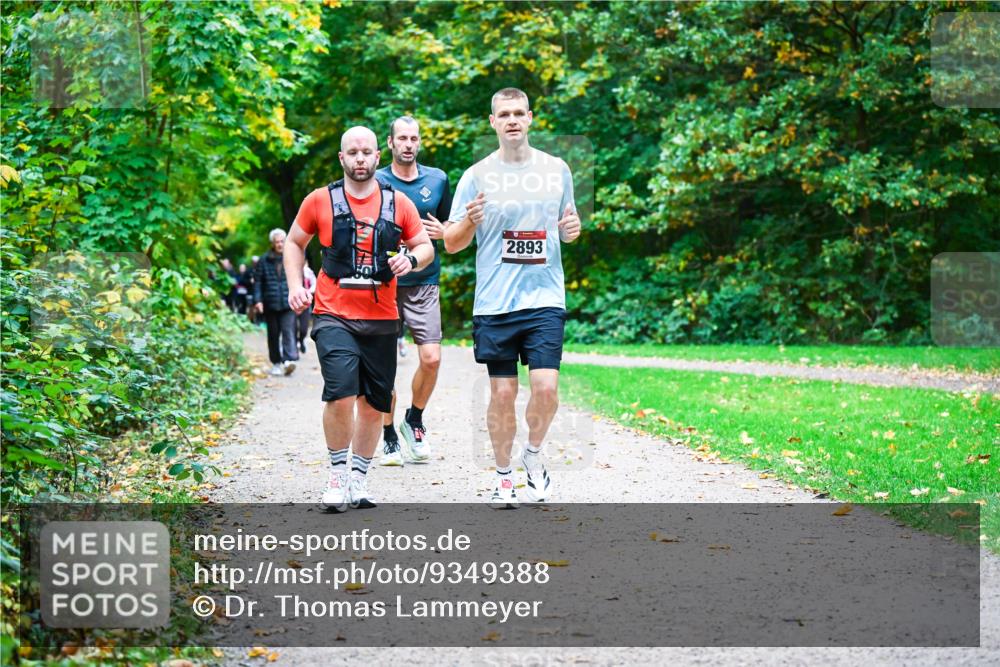 12.10.2025 - Bramfelder Halbmarathon 2025 Dr. Thomas Lammeyer http://msf.ph/oto/9349388 12.10.2025 10:30:39 Laufen 2893 meine-sportfotos.de