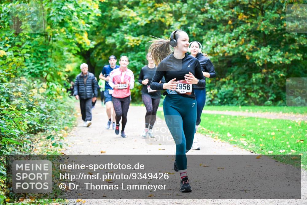 12.10.2025 - Bramfelder Halbmarathon 2025 Dr. Thomas Lammeyer http://msf.ph/oto/9349426 12.10.2025 10:30:45 Laufen 2342, 2956, 101, 1 meine-sportfotos.de