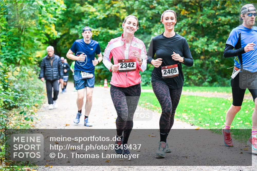 12.10.2025 - Bramfelder Halbmarathon 2025 Dr. Thomas Lammeyer http://msf.ph/oto/9349437 12.10.2025 10:30:47 Laufen 2200, 2342, 2405 meine-sportfotos.de