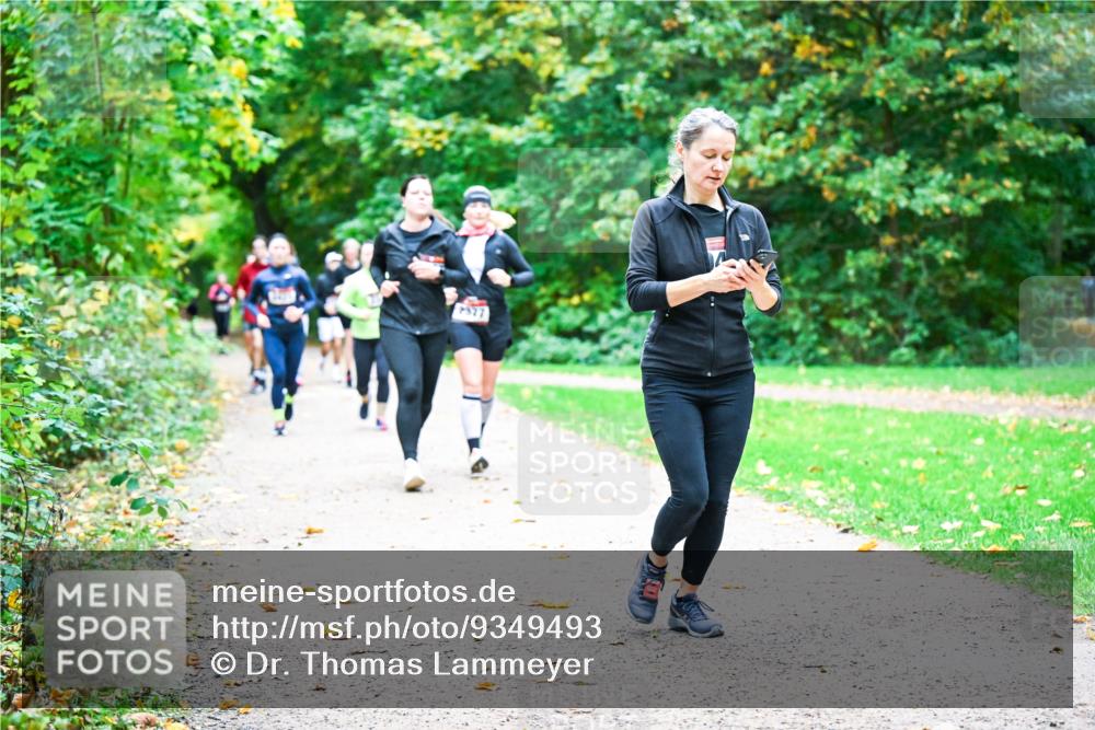 12.10.2025 - Bramfelder Halbmarathon 2025 Dr. Thomas Lammeyer http://msf.ph/oto/9349493 12.10.2025 10:31:01 Laufen 7877 meine-sportfotos.de