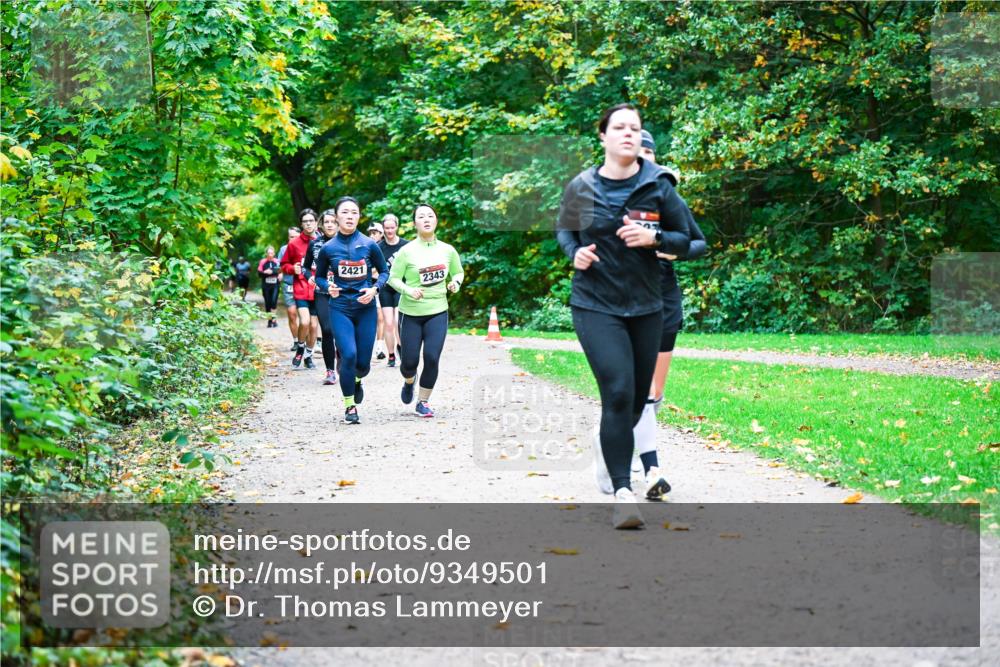 12.10.2025 - Bramfelder Halbmarathon 2025 Dr. Thomas Lammeyer http://msf.ph/oto/9349501 12.10.2025 10:31:02 Laufen 2421, 2343 meine-sportfotos.de