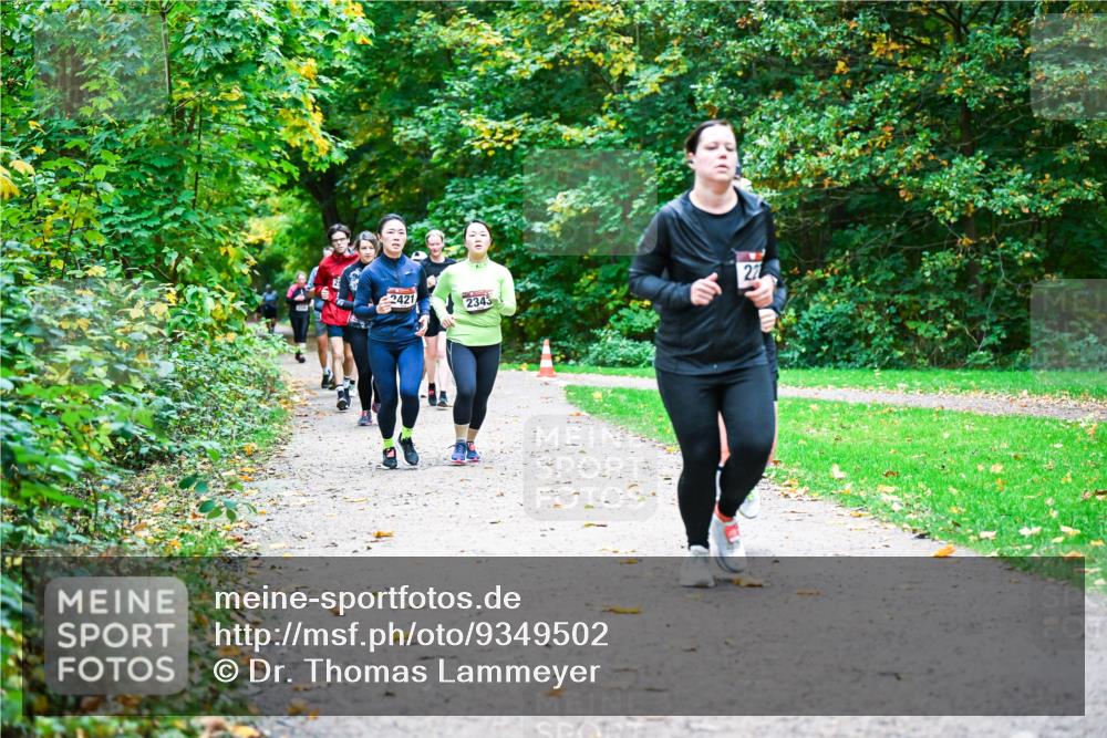 12.10.2025 - Bramfelder Halbmarathon 2025 Dr. Thomas Lammeyer http://msf.ph/oto/9349502 12.10.2025 10:31:02 Laufen 2421, 343, 27 meine-sportfotos.de