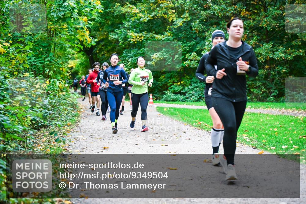 12.10.2025 - Bramfelder Halbmarathon 2025 Dr. Thomas Lammeyer http://msf.ph/oto/9349504 12.10.2025 10:31:03 Laufen 24, 2421, 43, 2775, 2343 meine-sportfotos.de