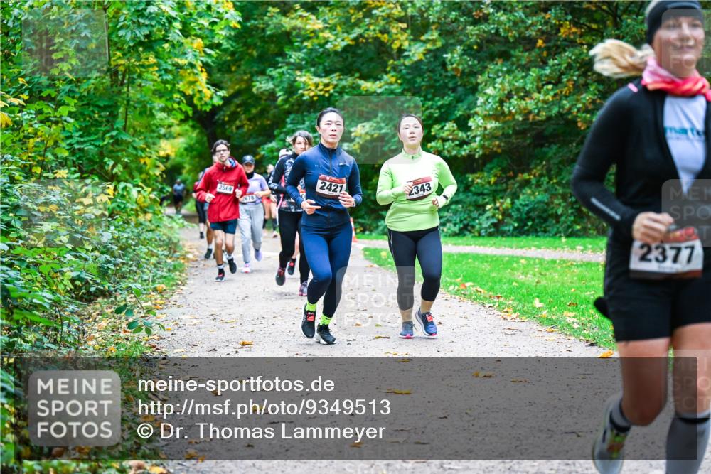 12.10.2025 - Bramfelder Halbmarathon 2025 Dr. Thomas Lammeyer http://msf.ph/oto/9349513 12.10.2025 10:31:04 Laufen 2569, 678, 2421, 2343, 2377 meine-sportfotos.de