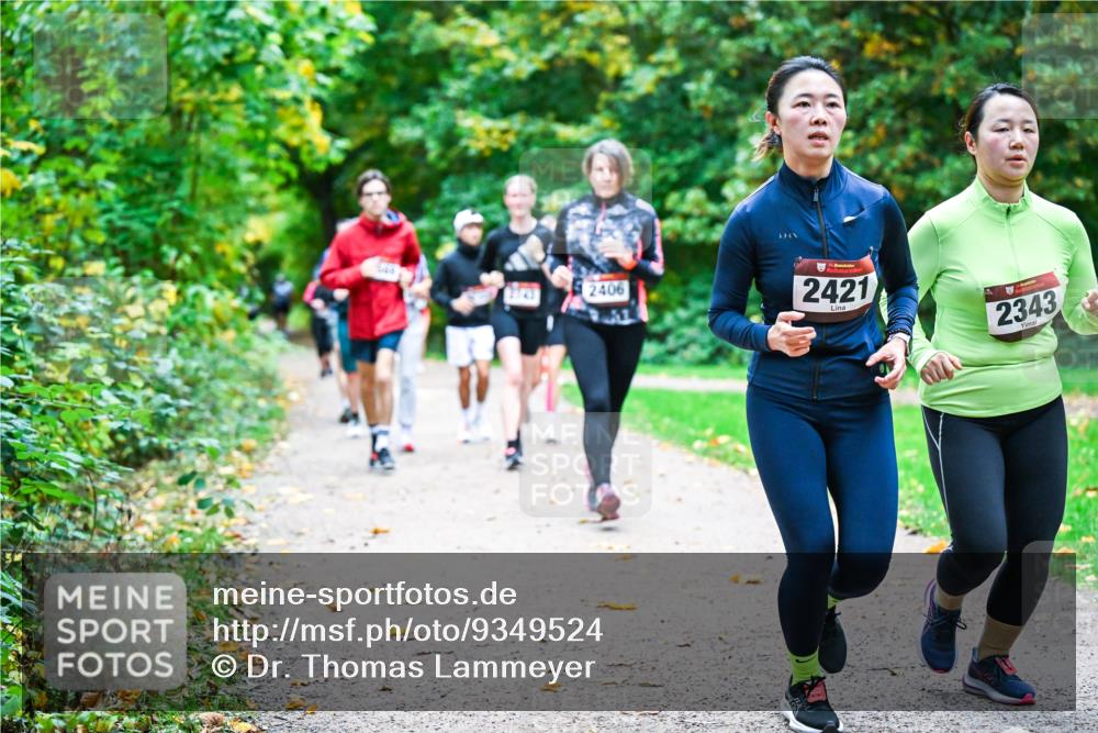 12.10.2025 - Bramfelder Halbmarathon 2025 Dr. Thomas Lammeyer http://msf.ph/oto/9349524 12.10.2025 10:31:06 Laufen 2743, 2406, 2421, 2343 meine-sportfotos.de