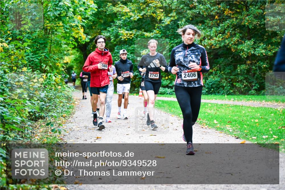 12.10.2025 - Bramfelder Halbmarathon 2025 Dr. Thomas Lammeyer http://msf.ph/oto/9349528 12.10.2025 10:31:07 Laufen 569, 2732, 2743, 2406 meine-sportfotos.de