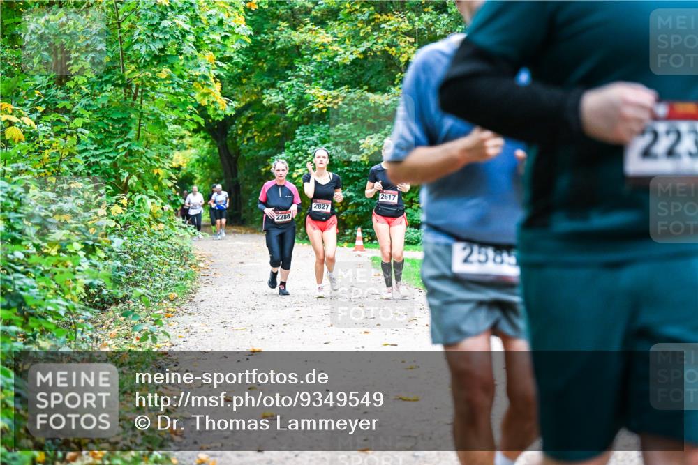 12.10.2025 - Bramfelder Halbmarathon 2025 Dr. Thomas Lammeyer http://msf.ph/oto/9349549 12.10.2025 10:31:12 Laufen 2286, 2827, 2617, 2585, 223 meine-sportfotos.de