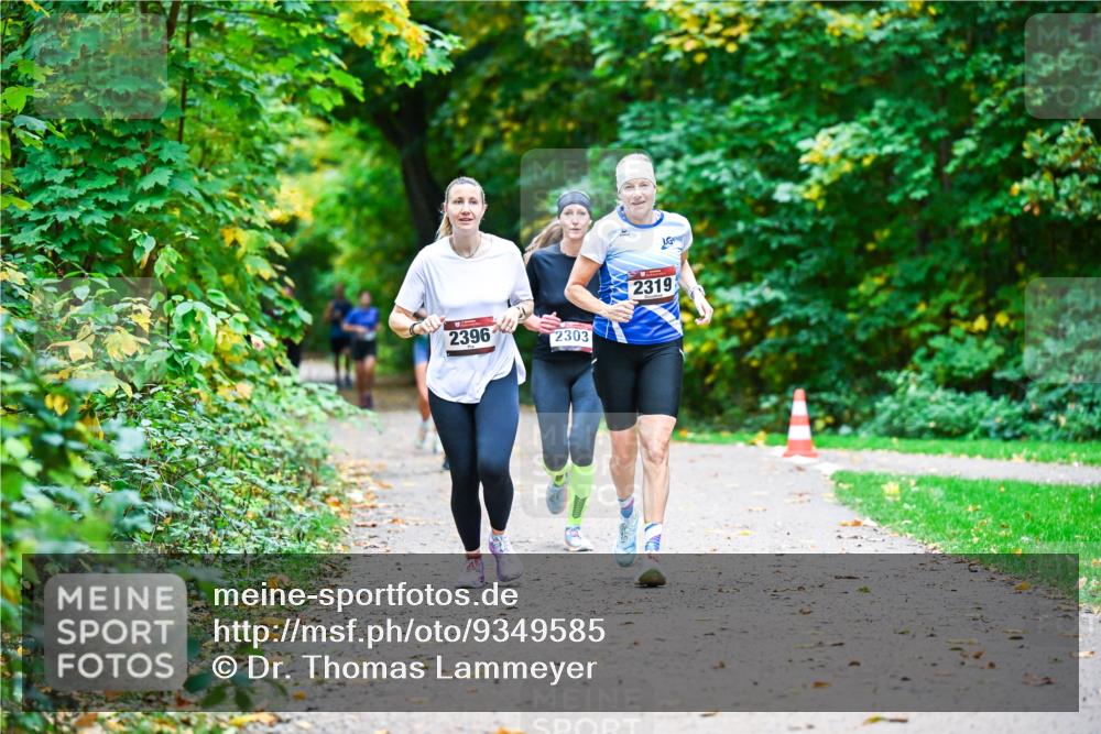 12.10.2025 - Bramfelder Halbmarathon 2025 Dr. Thomas Lammeyer http://msf.ph/oto/9349585 12.10.2025 10:31:22 Laufen 2396, 2303, 2319 meine-sportfotos.de