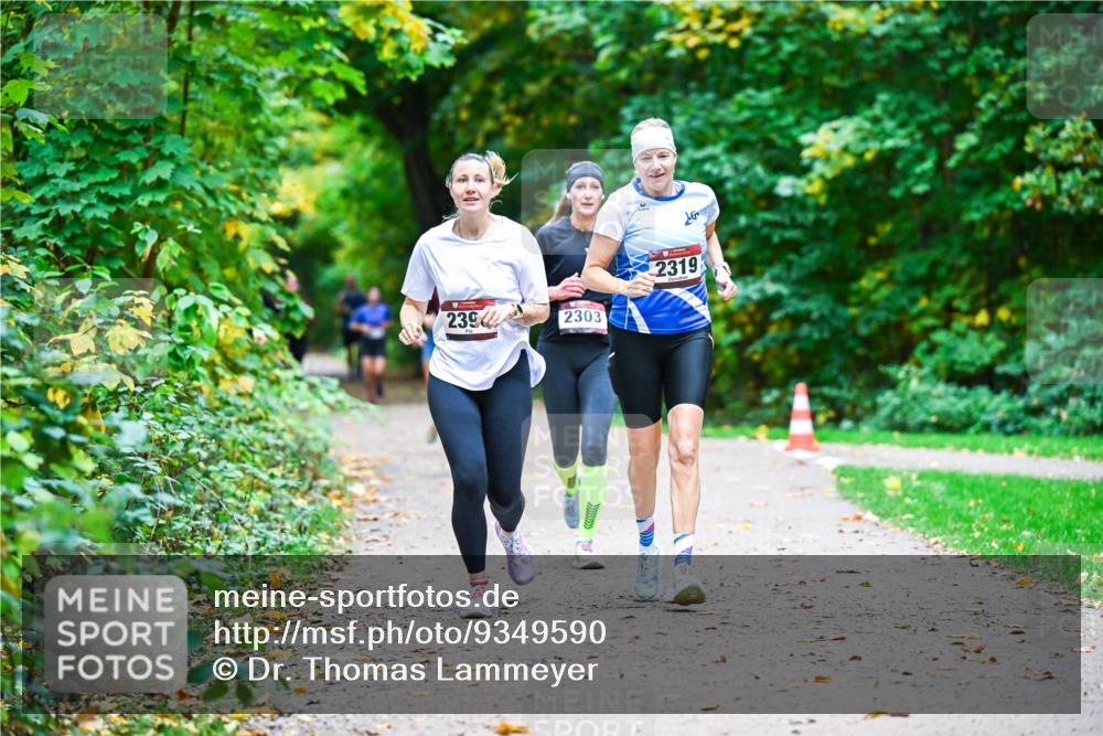 12.10.2025 - Bramfelder Halbmarathon 2025 Dr. Thomas Lammeyer http://msf.ph/oto/9349590 12.10.2025 10:31:22 Laufen 2394, 2303, 2319 meine-sportfotos.de