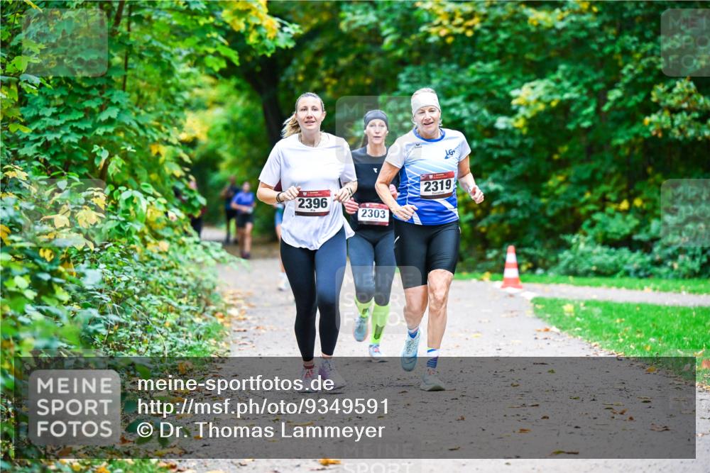 12.10.2025 - Bramfelder Halbmarathon 2025 Dr. Thomas Lammeyer http://msf.ph/oto/9349591 12.10.2025 10:31:22 Laufen 2396, 2303, 2319 meine-sportfotos.de