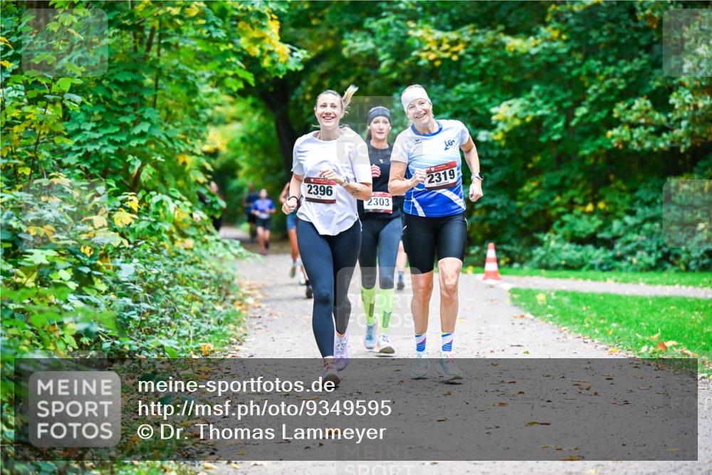 12.10.2025 - Bramfelder Halbmarathon 2025 Dr. Thomas Lammeyer http://msf.ph/oto/9349595 12.10.2025 10:31:23 Laufen 2396, 2303, 2319 meine-sportfotos.de