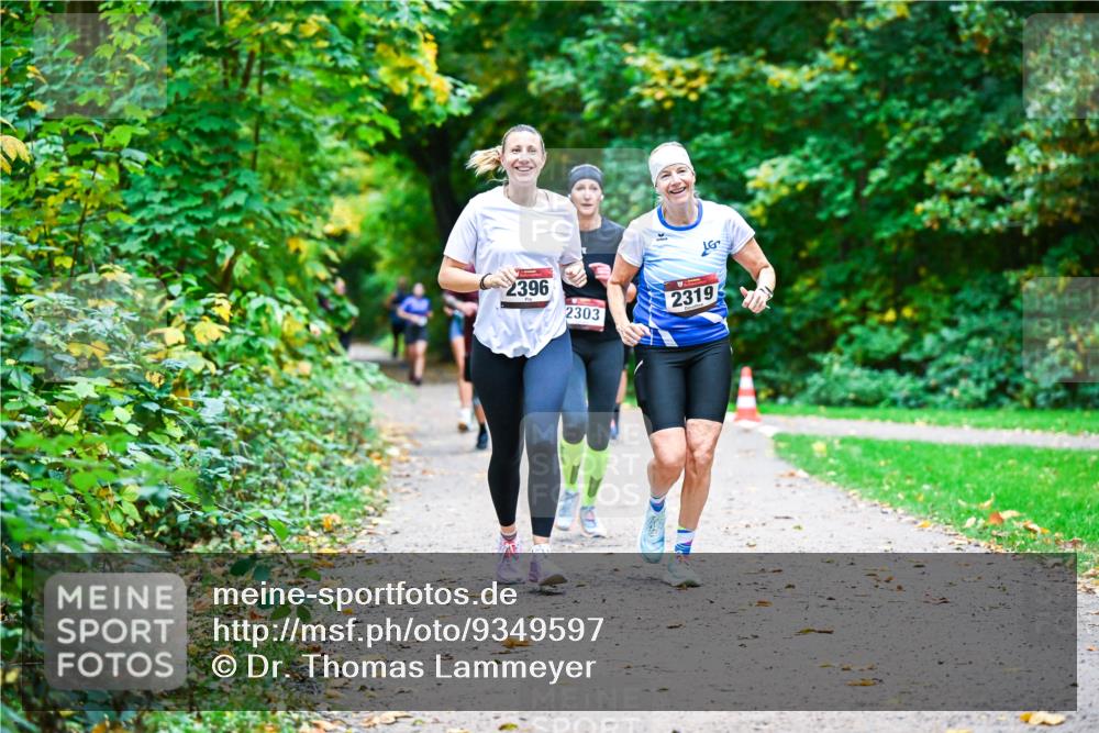 12.10.2025 - Bramfelder Halbmarathon 2025 Dr. Thomas Lammeyer http://msf.ph/oto/9349597 12.10.2025 10:31:23 Laufen 2396, 2303, 2319 meine-sportfotos.de
