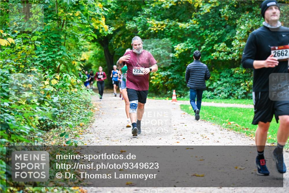 12.10.2025 - Bramfelder Halbmarathon 2025 Dr. Thomas Lammeyer http://msf.ph/oto/9349623 12.10.2025 10:31:28 Laufen 27, 2224, 2662 meine-sportfotos.de