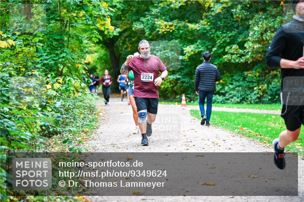12.10.2025 - Bramfelder Halbmarathon 2025 Dr. Thomas Lammeyer http://msf.ph/oto/9349624 12.10.2025 10:31:29 Laufen 2224 meine-sportfotos.de