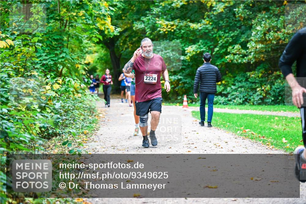 12.10.2025 - Bramfelder Halbmarathon 2025 Dr. Thomas Lammeyer http://msf.ph/oto/9349625 12.10.2025 10:31:29 Laufen 2224 meine-sportfotos.de