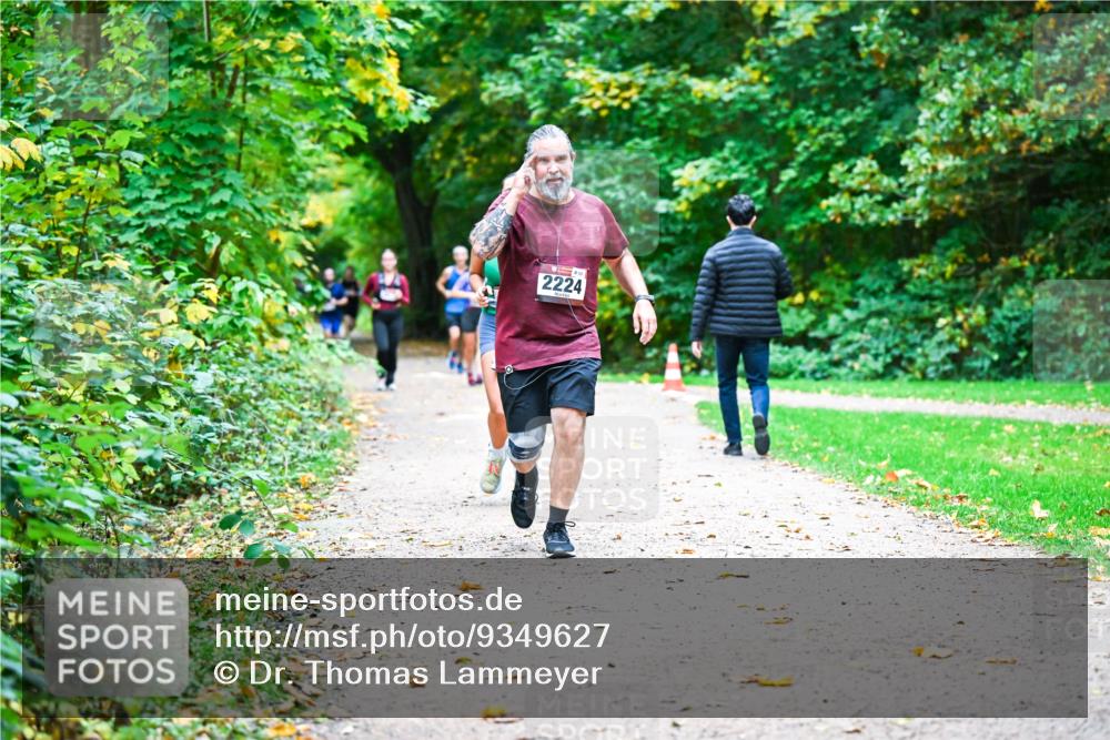 12.10.2025 - Bramfelder Halbmarathon 2025 Dr. Thomas Lammeyer http://msf.ph/oto/9349627 12.10.2025 10:31:29 Laufen 2224 meine-sportfotos.de