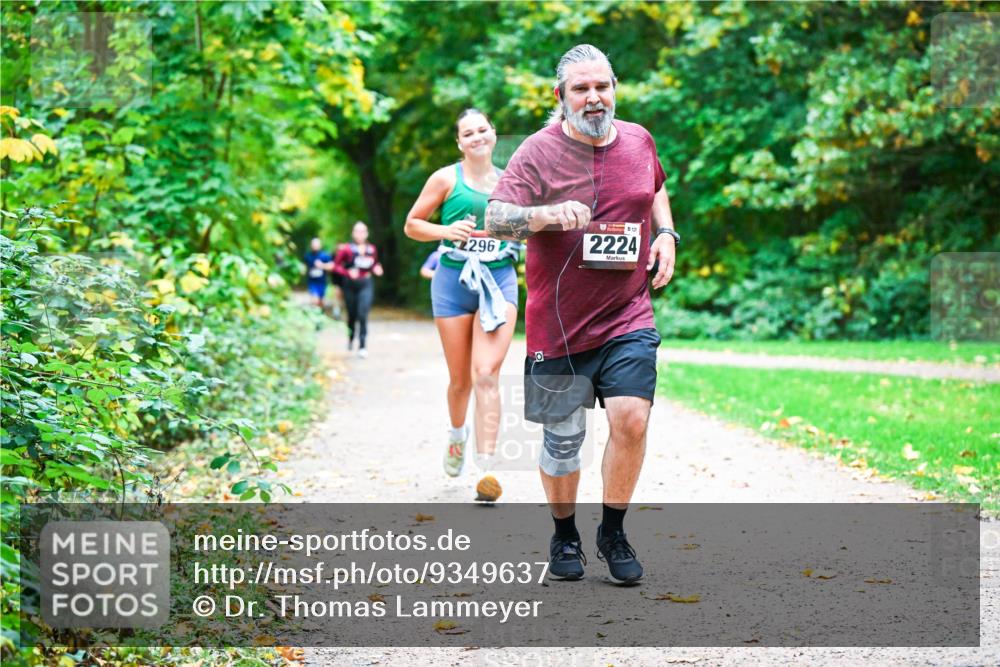 12.10.2025 - Bramfelder Halbmarathon 2025 Dr. Thomas Lammeyer http://msf.ph/oto/9349637 12.10.2025 10:31:30 Laufen 2296, 121, 2224 meine-sportfotos.de