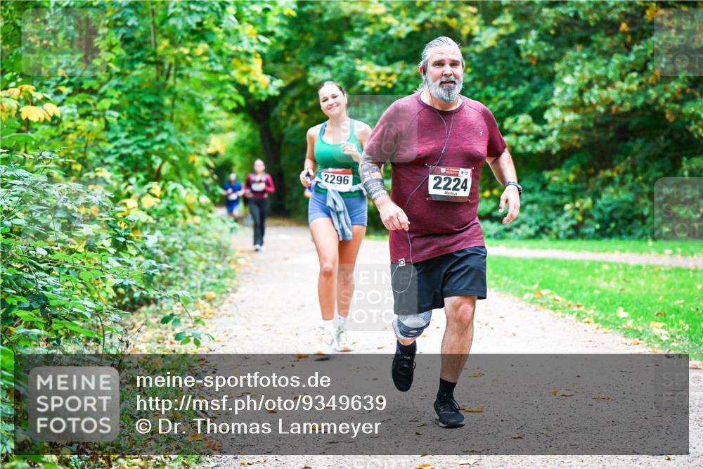 12.10.2025 - Bramfelder Halbmarathon 2025 Dr. Thomas Lammeyer http://msf.ph/oto/9349639 12.10.2025 10:31:31 Laufen 2296, 121, 2224 meine-sportfotos.de