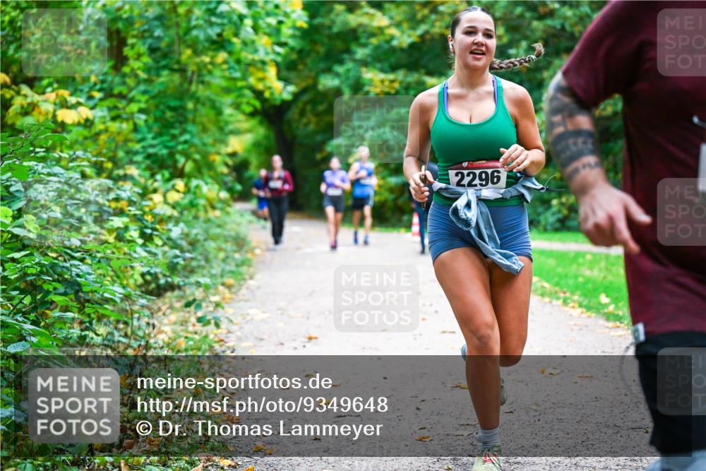 12.10.2025 - Bramfelder Halbmarathon 2025 Dr. Thomas Lammeyer http://msf.ph/oto/9349648 12.10.2025 10:31:32 Laufen 2296 meine-sportfotos.de