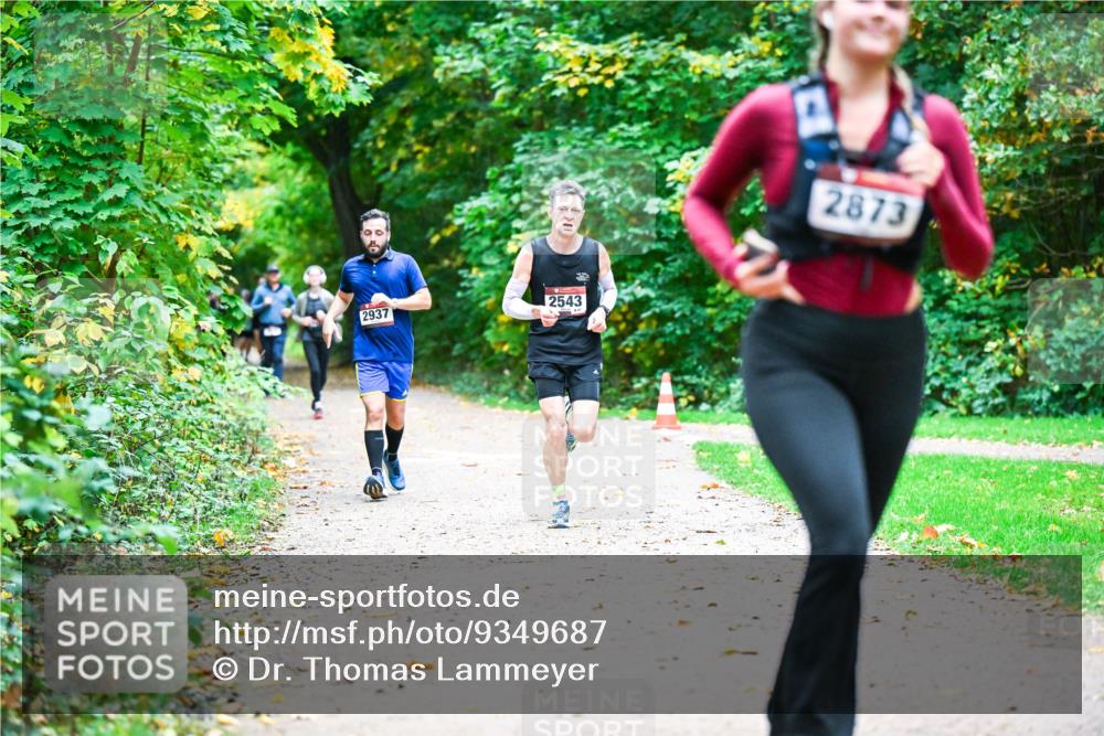 12.10.2025 - Bramfelder Halbmarathon 2025 Dr. Thomas Lammeyer http://msf.ph/oto/9349687 12.10.2025 10:31:40 Laufen 2937, 2543, 2873 meine-sportfotos.de