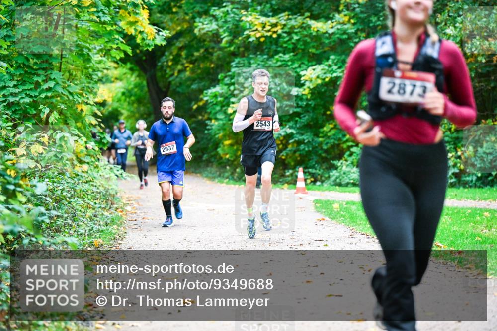 12.10.2025 - Bramfelder Halbmarathon 2025 Dr. Thomas Lammeyer http://msf.ph/oto/9349688 12.10.2025 10:31:40 Laufen 2937, 2543, 2873 meine-sportfotos.de