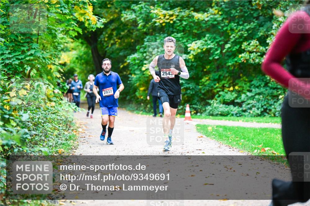 12.10.2025 - Bramfelder Halbmarathon 2025 Dr. Thomas Lammeyer http://msf.ph/oto/9349691 12.10.2025 10:31:40 Laufen 2937, 254 meine-sportfotos.de