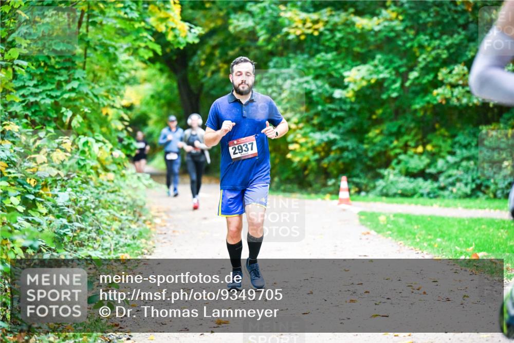 12.10.2025 - Bramfelder Halbmarathon 2025 Dr. Thomas Lammeyer http://msf.ph/oto/9349705 12.10.2025 10:31:43 Laufen 2937 meine-sportfotos.de