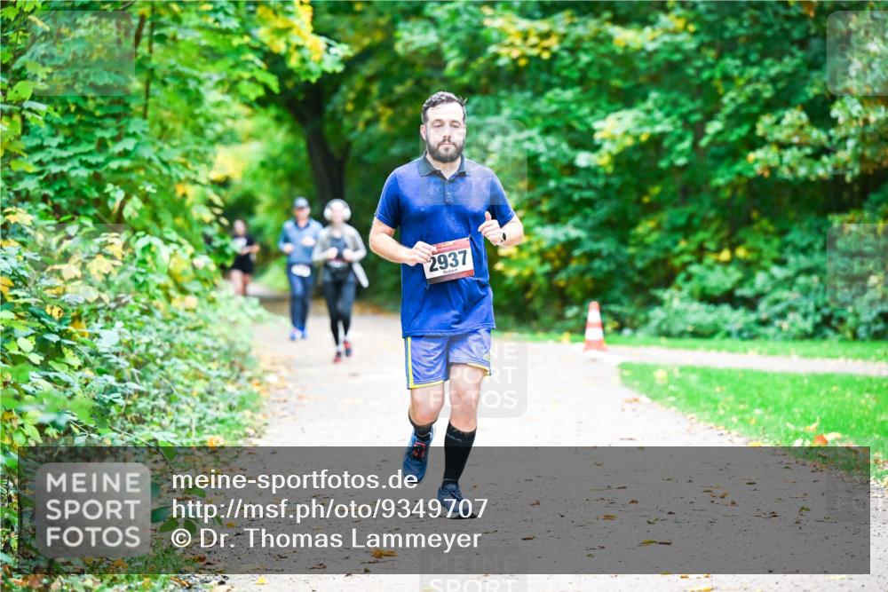 12.10.2025 - Bramfelder Halbmarathon 2025 Dr. Thomas Lammeyer http://msf.ph/oto/9349707 12.10.2025 10:31:43 Laufen 2937 meine-sportfotos.de