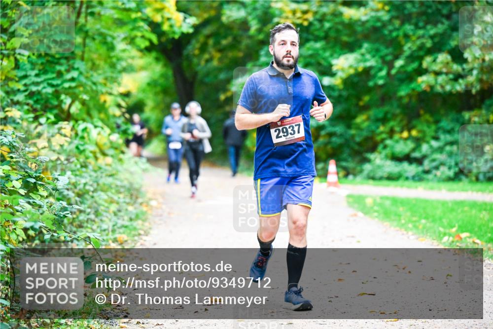 12.10.2025 - Bramfelder Halbmarathon 2025 Dr. Thomas Lammeyer http://msf.ph/oto/9349712 12.10.2025 10:31:44 Laufen 2937 meine-sportfotos.de