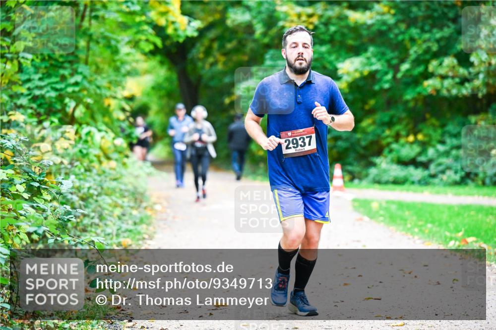 12.10.2025 - Bramfelder Halbmarathon 2025 Dr. Thomas Lammeyer http://msf.ph/oto/9349713 12.10.2025 10:31:44 Laufen 2937 meine-sportfotos.de