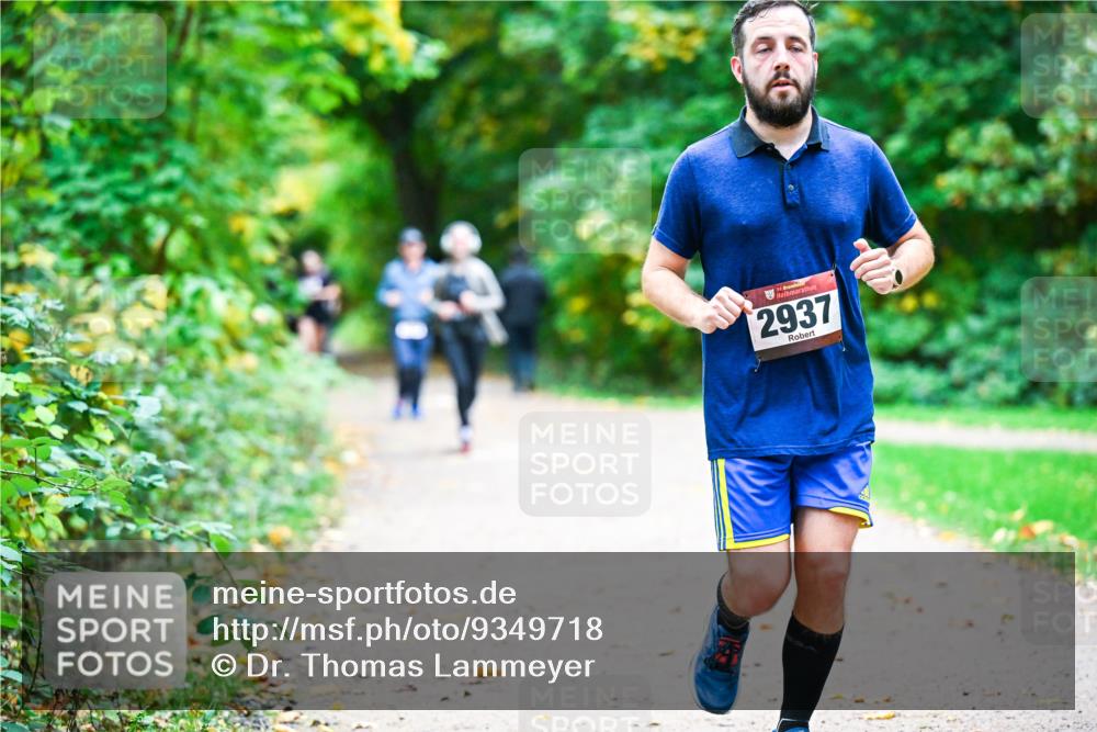 12.10.2025 - Bramfelder Halbmarathon 2025 Dr. Thomas Lammeyer http://msf.ph/oto/9349718 12.10.2025 10:31:45 Laufen 34, 2937 meine-sportfotos.de