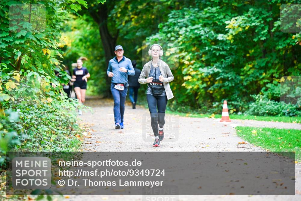 12.10.2025 - Bramfelder Halbmarathon 2025 Dr. Thomas Lammeyer http://msf.ph/oto/9349724 12.10.2025 10:31:47 Laufen 2250, 4417 meine-sportfotos.de