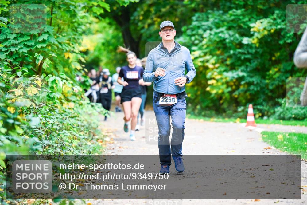 12.10.2025 - Bramfelder Halbmarathon 2025 Dr. Thomas Lammeyer http://msf.ph/oto/9349750 12.10.2025 10:31:52 Laufen 2250 meine-sportfotos.de