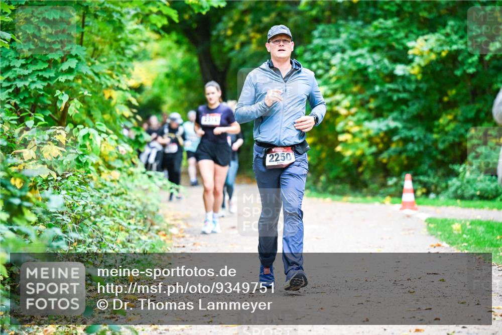 12.10.2025 - Bramfelder Halbmarathon 2025 Dr. Thomas Lammeyer http://msf.ph/oto/9349751 12.10.2025 10:31:52 Laufen 2250 meine-sportfotos.de