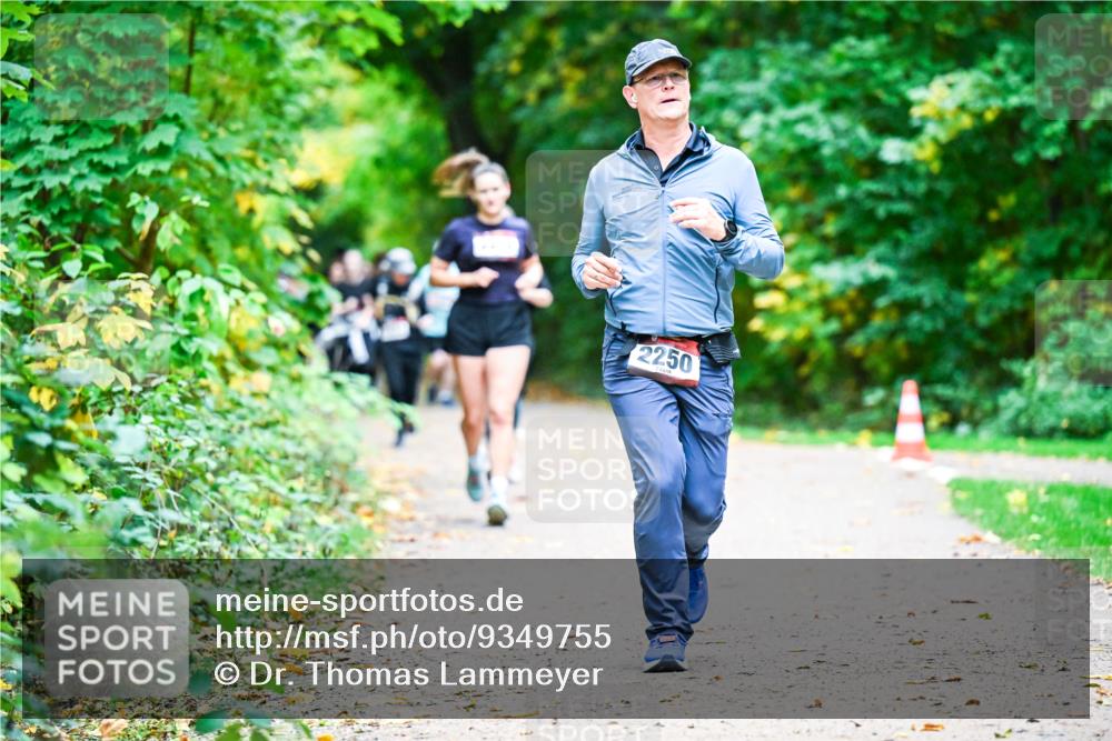 12.10.2025 - Bramfelder Halbmarathon 2025 Dr. Thomas Lammeyer http://msf.ph/oto/9349755 12.10.2025 10:31:53 Laufen 2250 meine-sportfotos.de